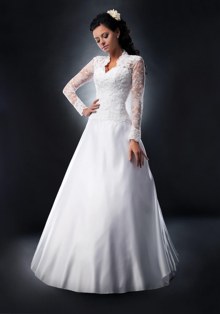 Braut mit A.Linien-Kleids