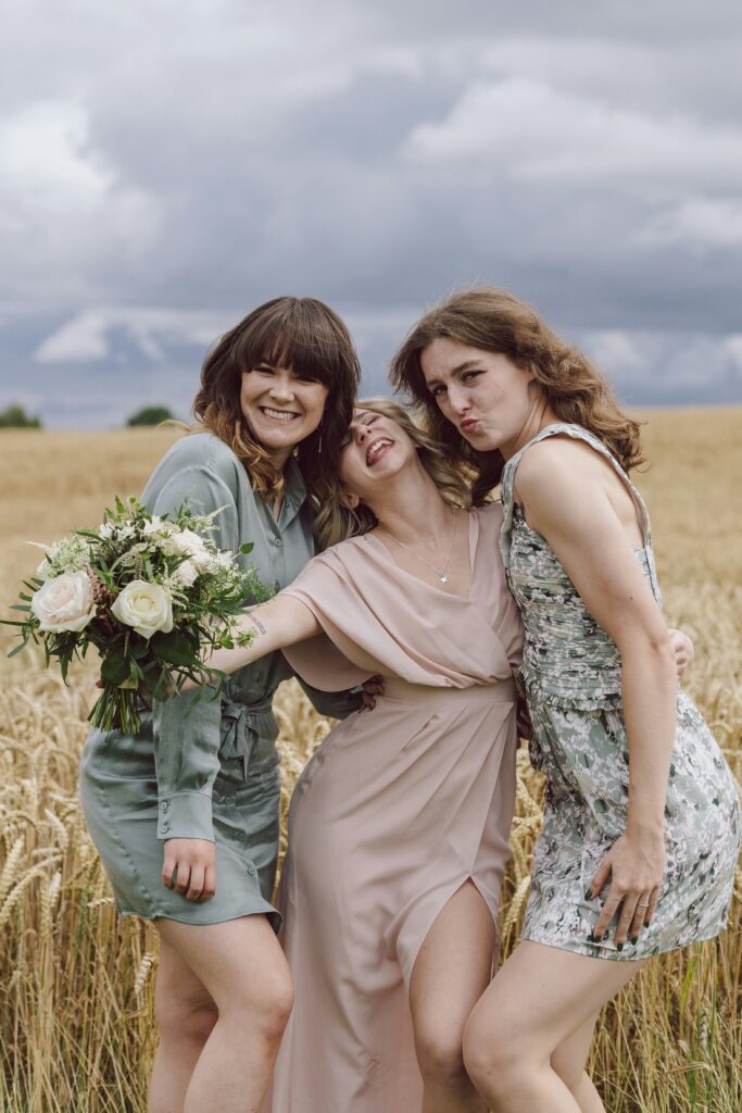 Braut mit Brautjungfern