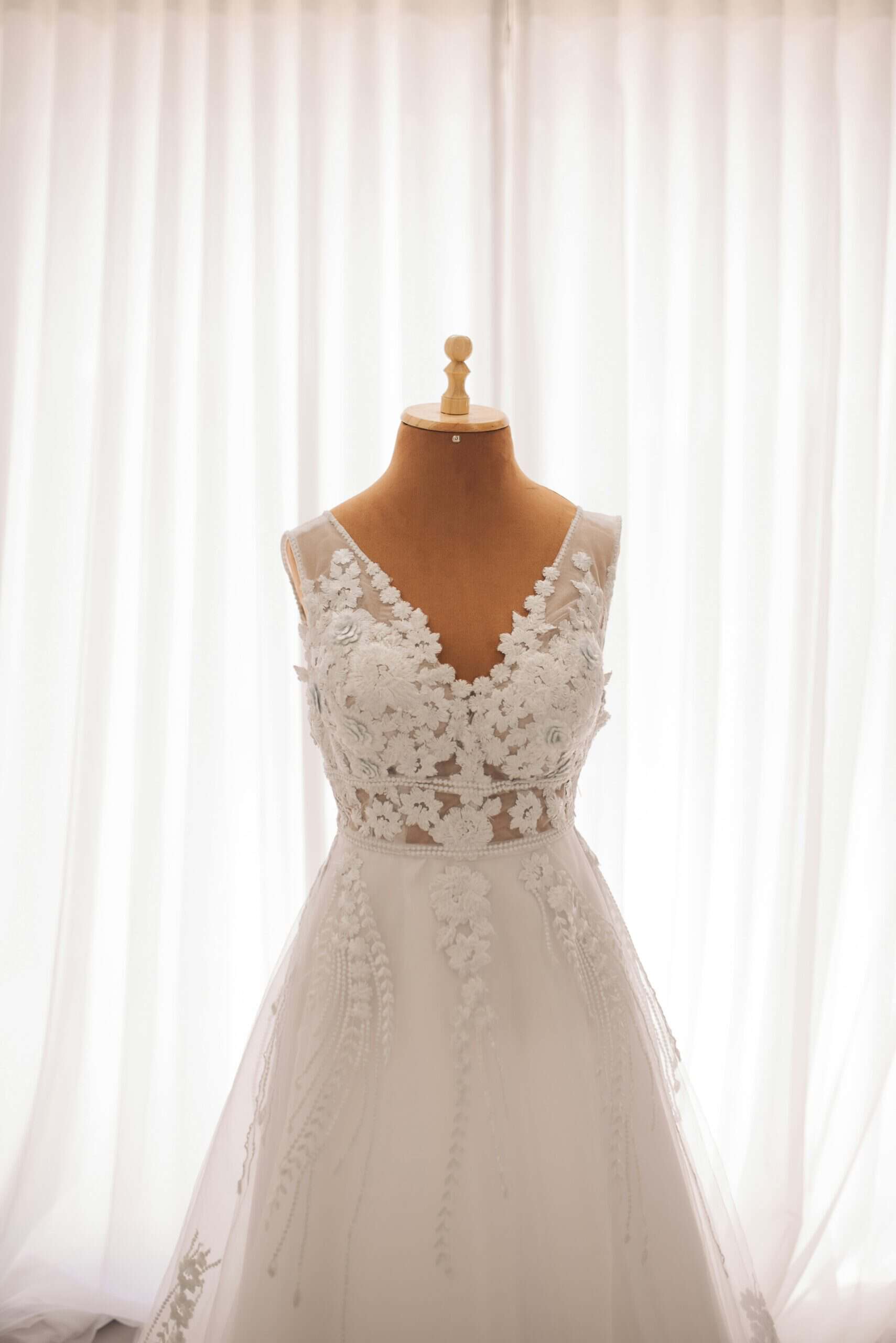 Brautkleid auf einer Puppe